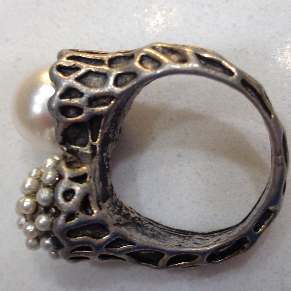 VINTAGE EUROPEAN TOTEM ART IMITATION PEARL RING 7 - Picture 5 of 5